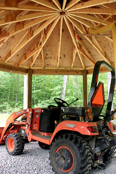 Octagonal tractor shed